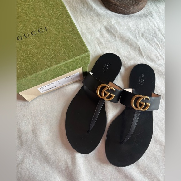 Gucci Shoes - Gucci GG Marmont Leather Thong Sandals • Black • Size 39
